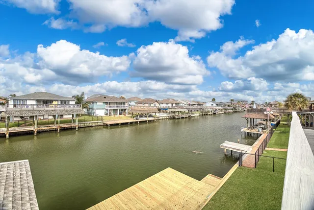 $2,600 | 1190 Sailfish Street, Bayou Vista, TX 77563