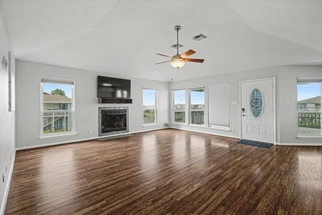 $2,600 | 1190 Sailfish Street, Bayou Vista, TX 77563