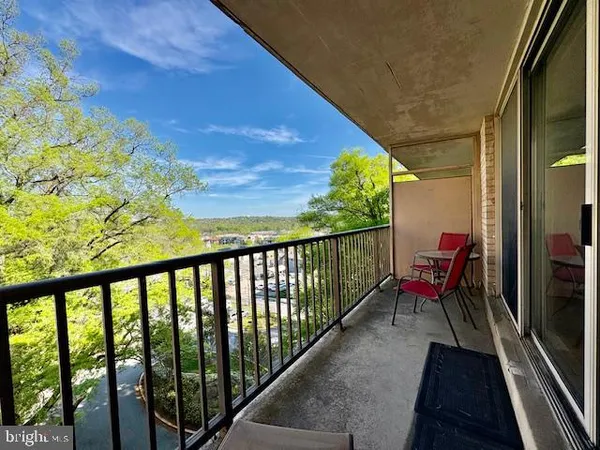 $195,000 | 4410 Oglethorpe Street, Unit 712, Hyattsville, MD 20781