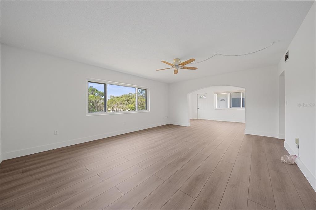 3818 Roxane Boulevard, Unit 157 Sarasota, FL 34235 - Photo 7 of 34