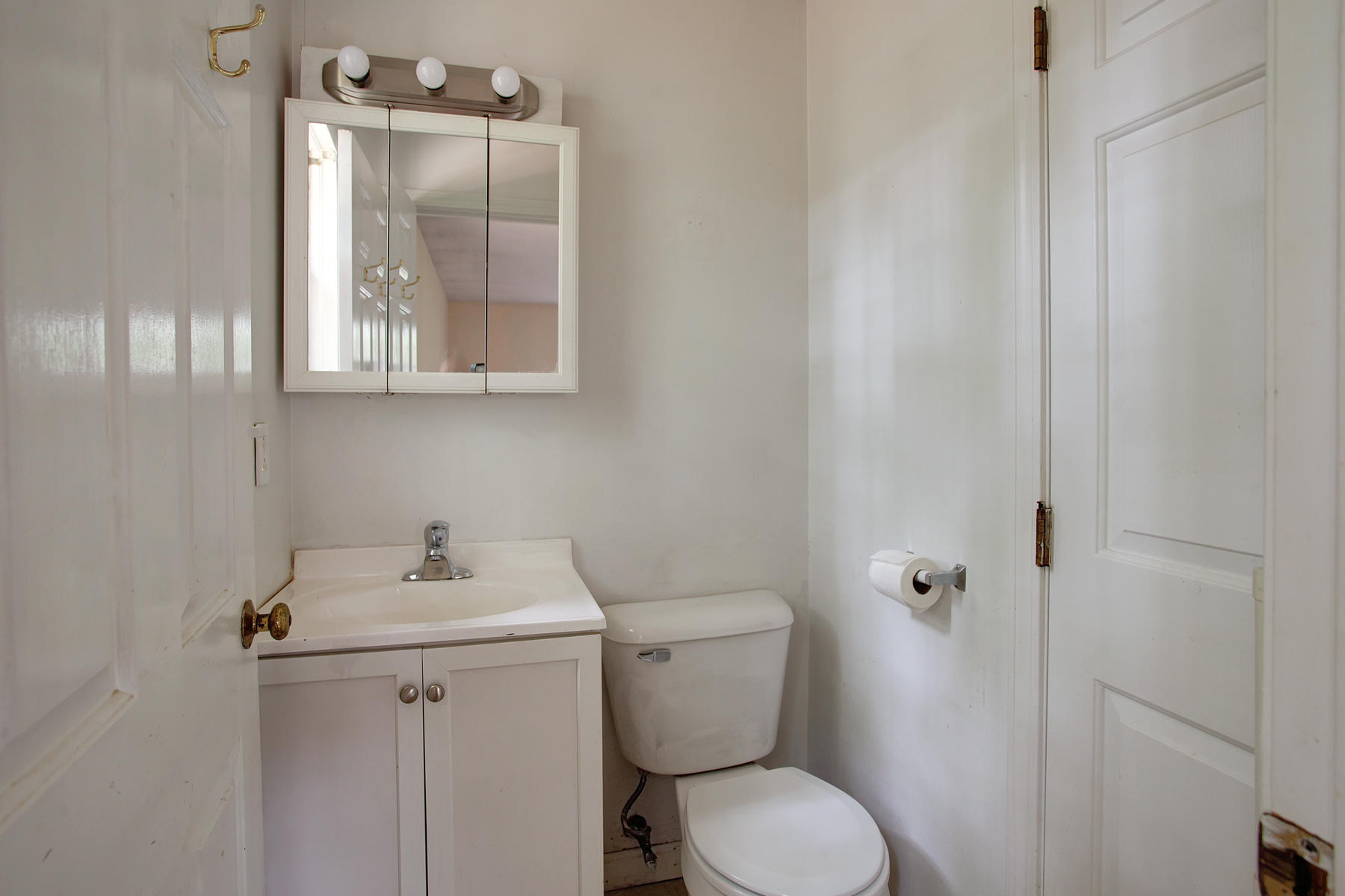 211 Oldham Road Osterville, MA 02655 - Photo 13 of 26 1/2 bath in Primary Bedroom