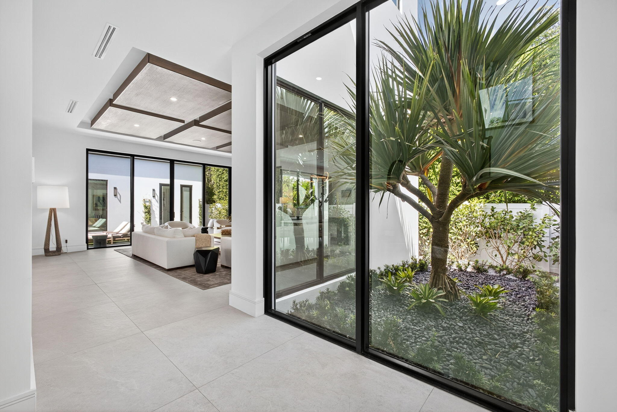 123 Murray Road West Palm Beach, FL 33405 - Photo 6 of 62 Garden and Living Room