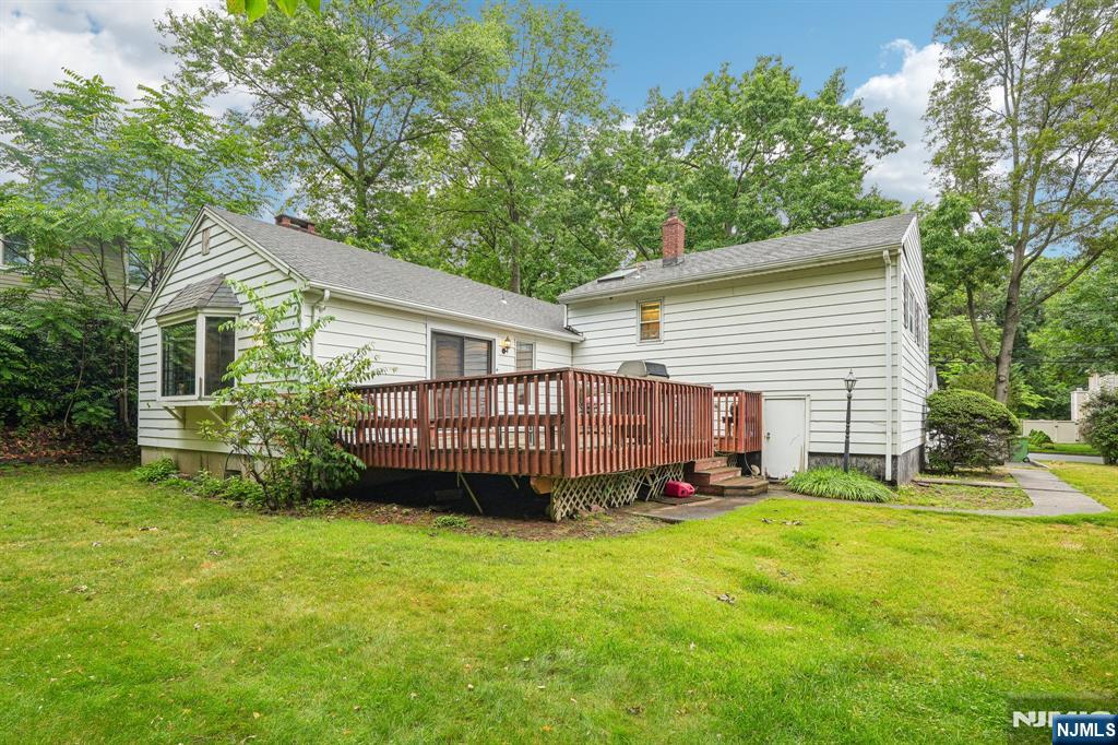108 Morningside Road Paramus, NJ 07652 - Photo 41 of 45