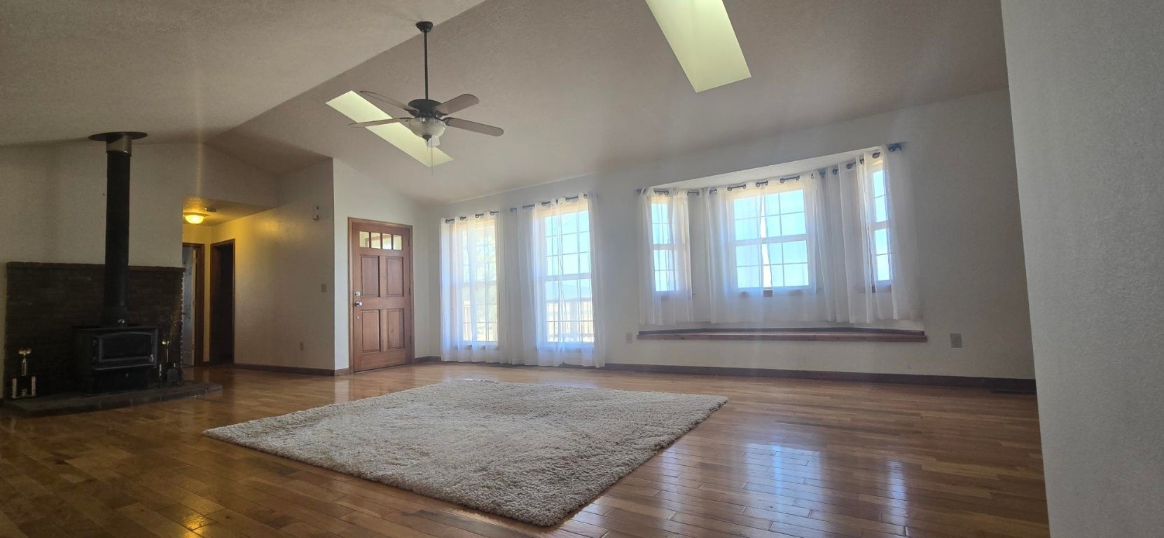 5811 Ager Road Montague, CA 96064 - Photo 9 of 41 Gallery Image 9