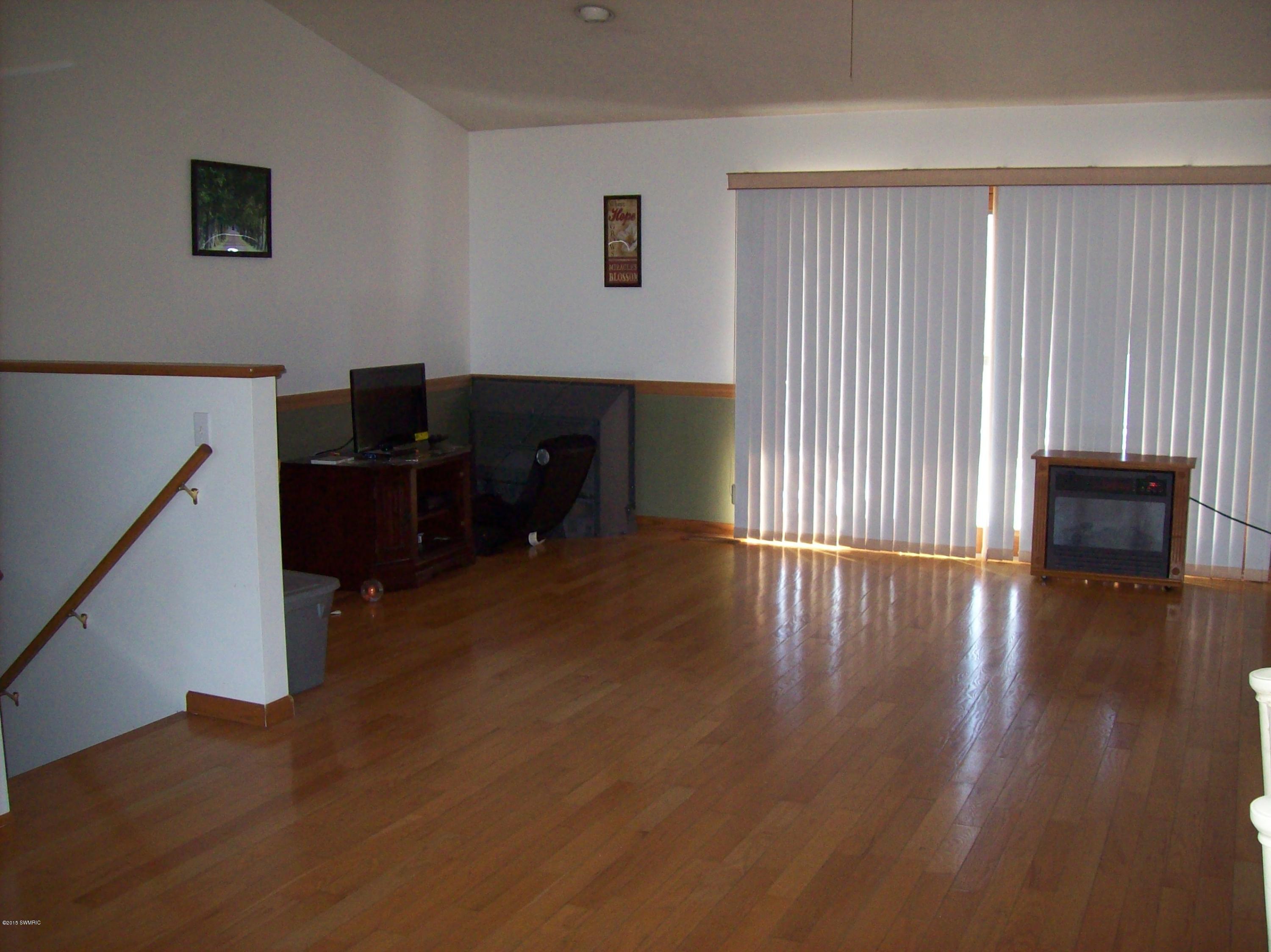 261 South Stevenson Road Sheridan, MI 48884 - Photo 6 of 9 100_2709.JPG