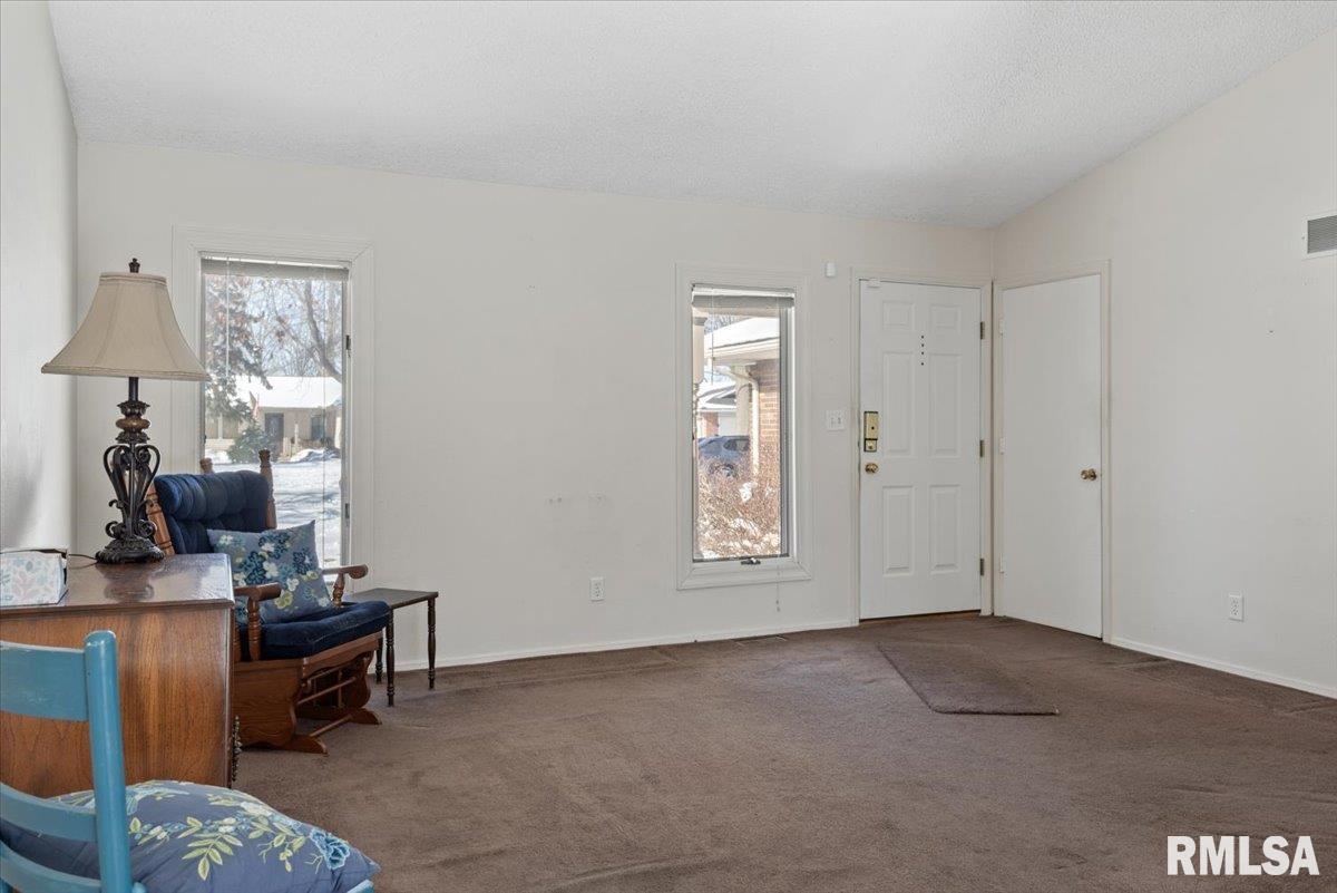 216 North Durkin Drive Springfield, IL 62702 - Photo 2 of 17