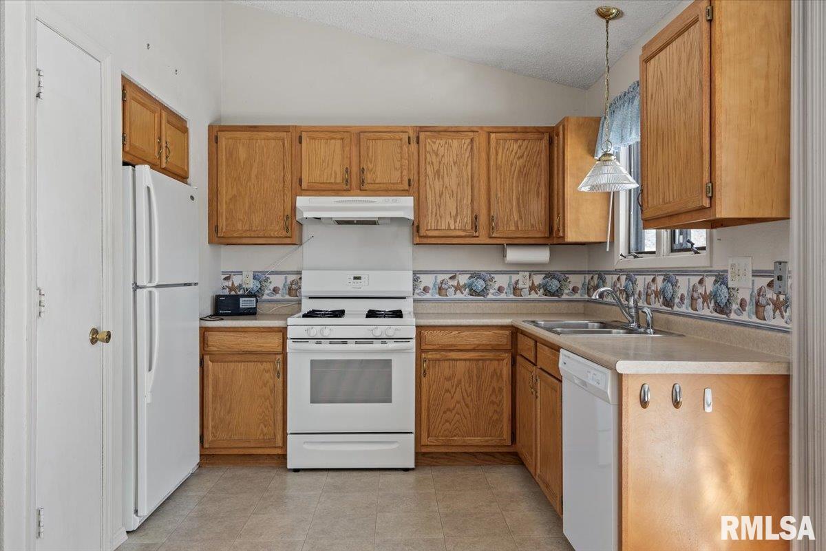 216 North Durkin Drive Springfield, IL 62702 - Photo 5 of 17