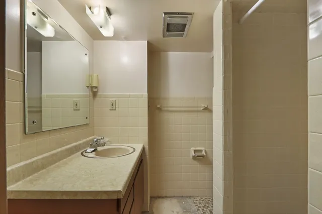 $224,900 | 2018 33rd Street, Kenosha, WI 53140