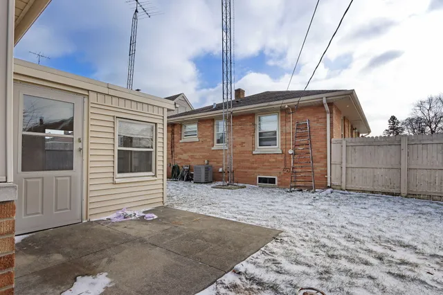 $224,900 | 2018 33rd Street, Kenosha, WI 53140