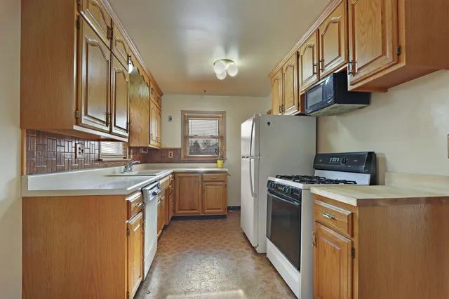 $224,900 | 2018 33rd Street, Kenosha, WI 53140