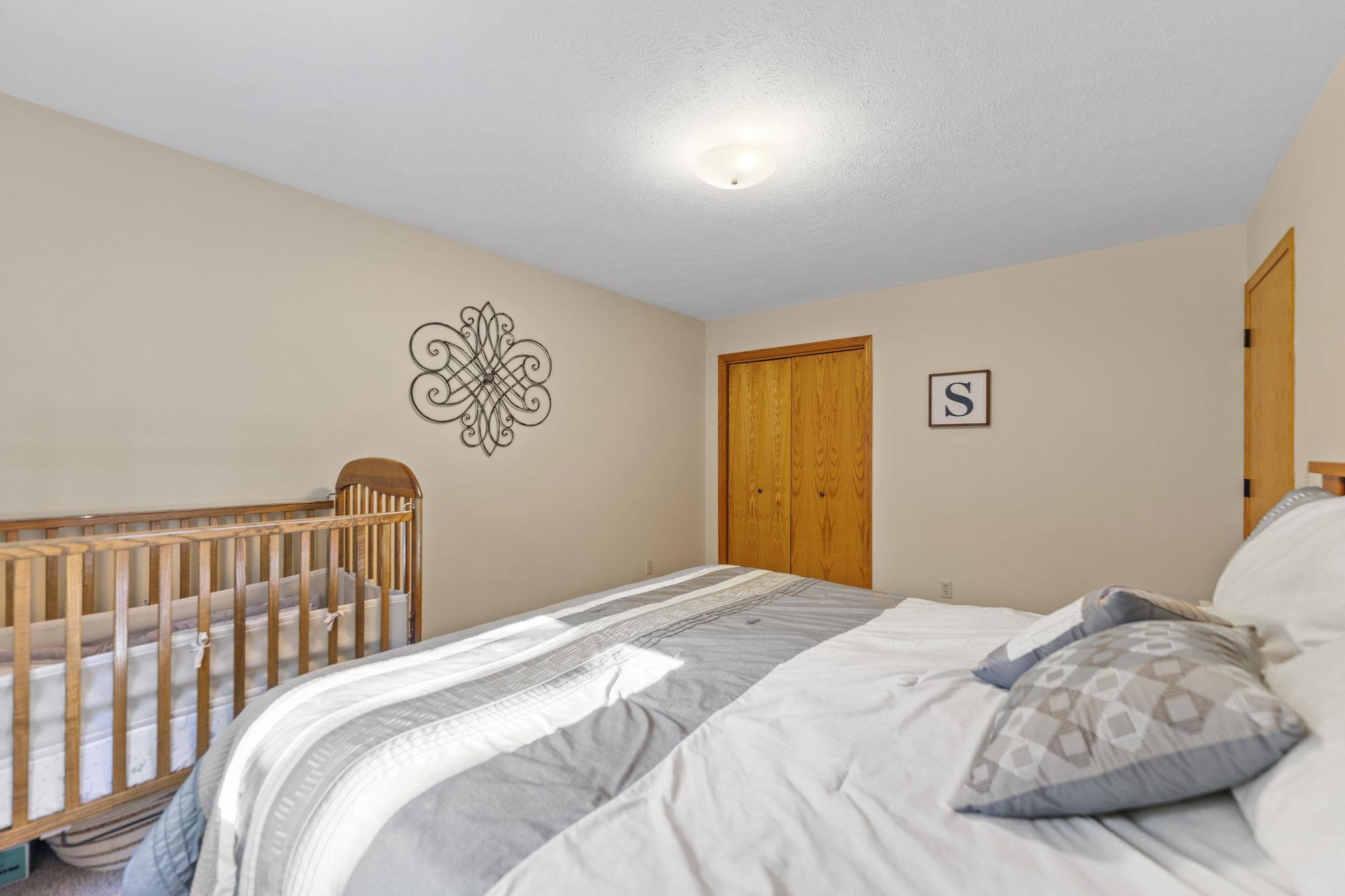 13546 Racoon Run Roscoe, IL 61073 - Photo 21 of 37 a bedroom with a bed and a window