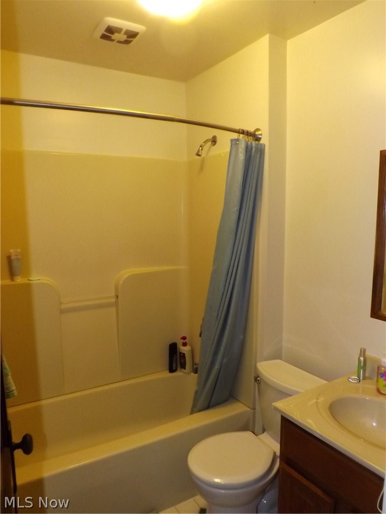 3325 Ralph Avenue Cleveland, OH 44109 - Photo 9 of 14 Bathroom