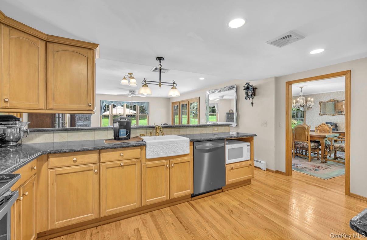 111 Stony Hollow Road Centerport, NY 11721 - Photo 12 of 33