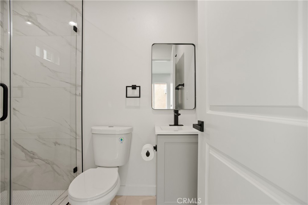 805 South Kemp Avenue Compton, CA 90220 - Photo 15 of 17 primary bathroom