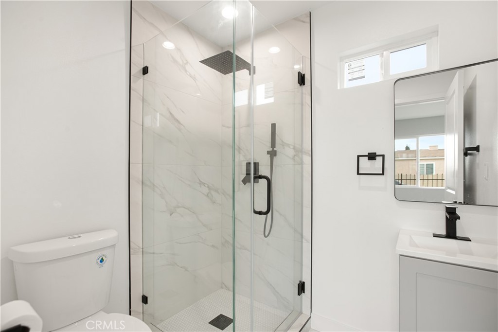 805 South Kemp Avenue Compton, CA 90220 - Photo 7 of 17 First Bathroom