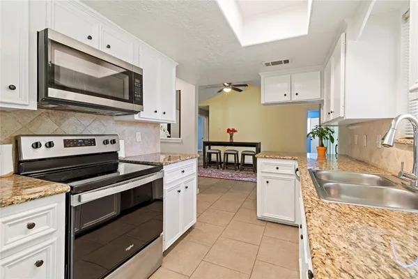 $2,500 | 4518 North Heron Drive, Seabrook, TX 77586