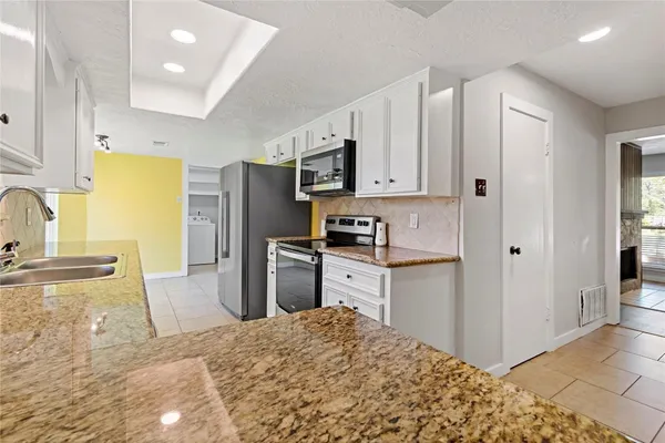 $2,500 | 4518 North Heron Drive, Seabrook, TX 77586