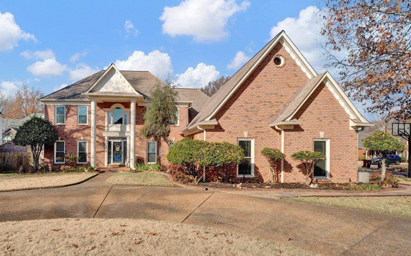 571 Roehampton Cove Collierville, TN 38017 - Photo 1 of 40 View of front of property