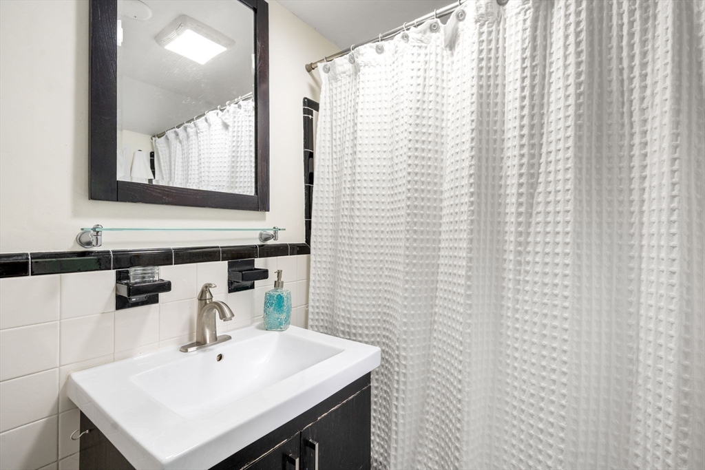 50 Hackensack Road Chestnut Hill, MA 02467 - Photo 19 of 34