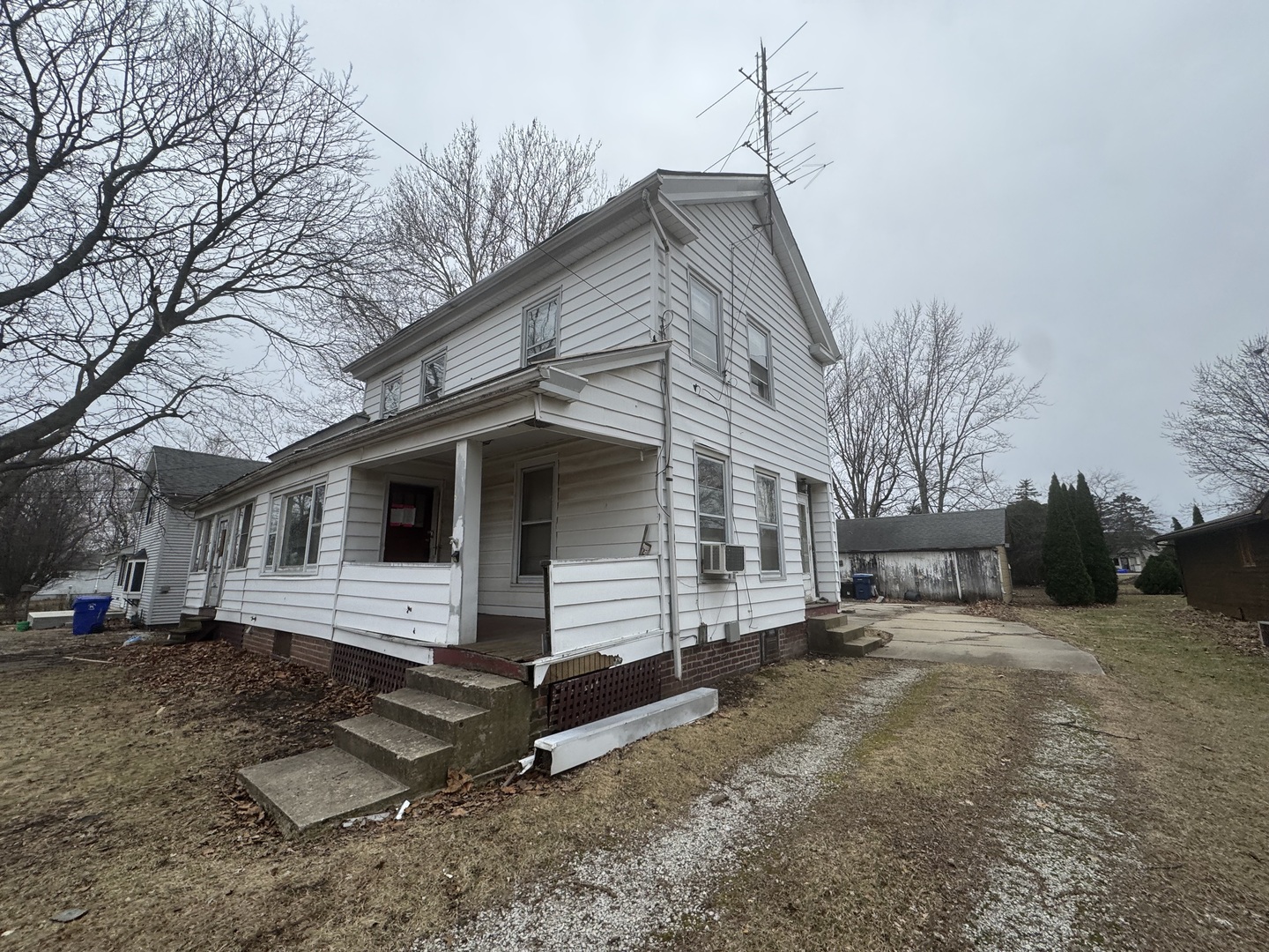 819 Monroe Street Kewanee, IL 61443 - Photo 3 of 9