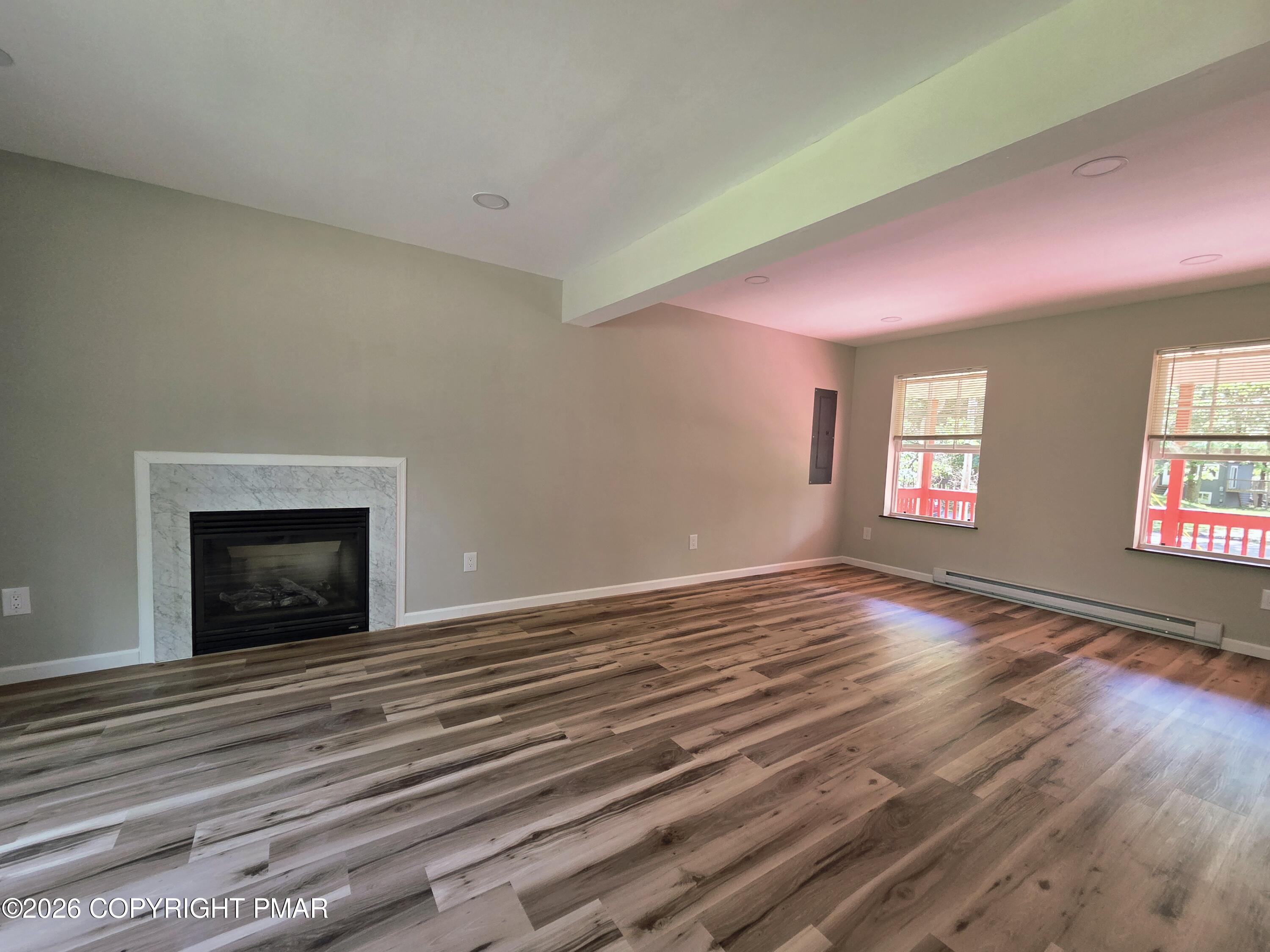 2149 Valleyview Drive Bushkill, PA 18324 - Photo 4 of 17 Living