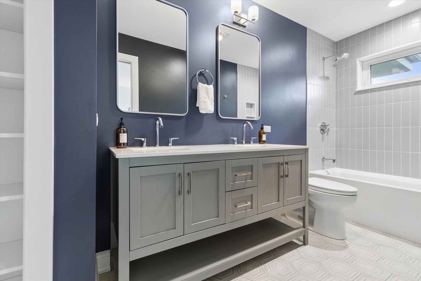 910 Glenview Road Glenview, IL 60025 - Photo 21 of 37