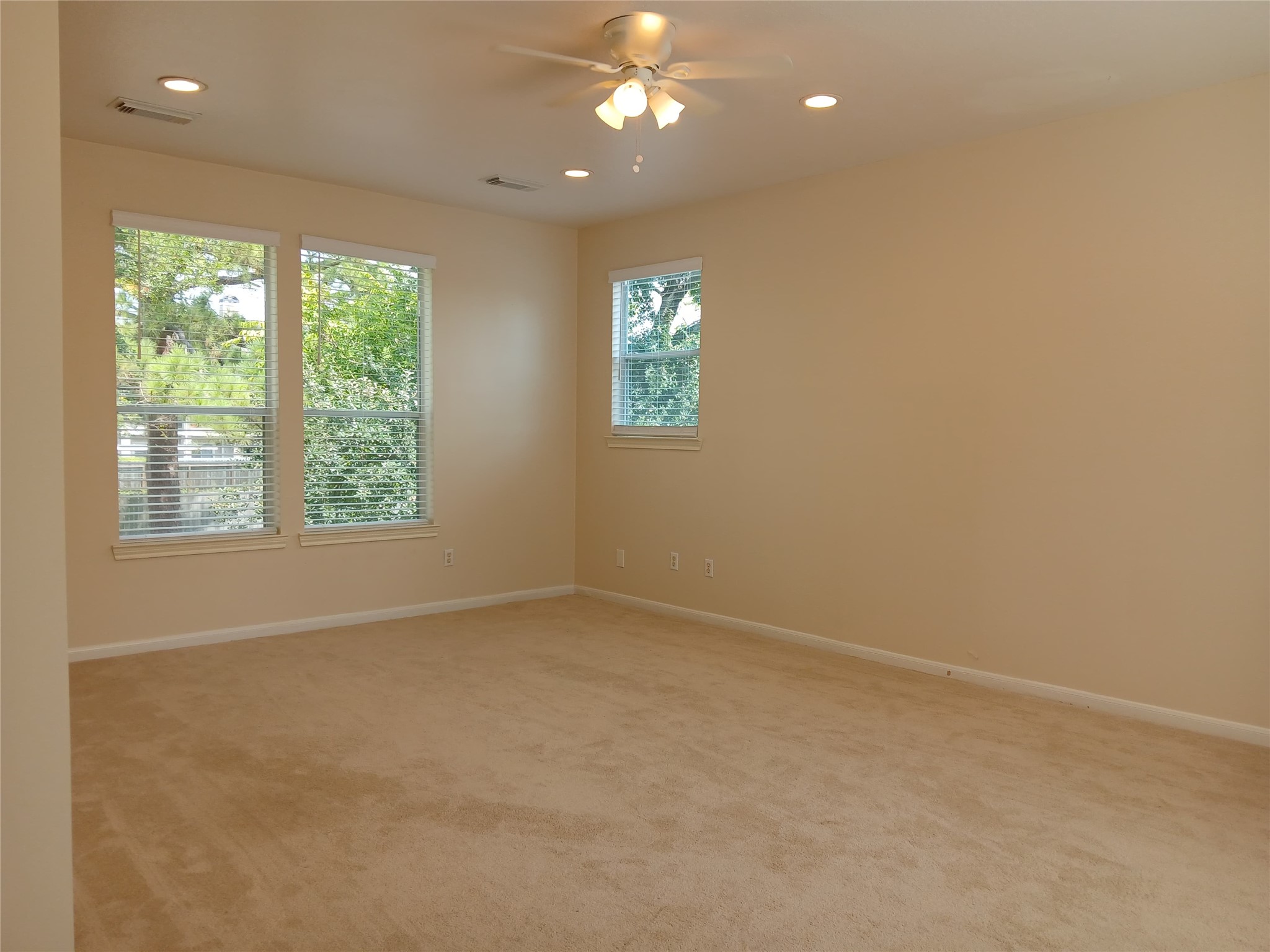 9230 Rouge Circle Houston, TX 77063 - Photo 12 of 19