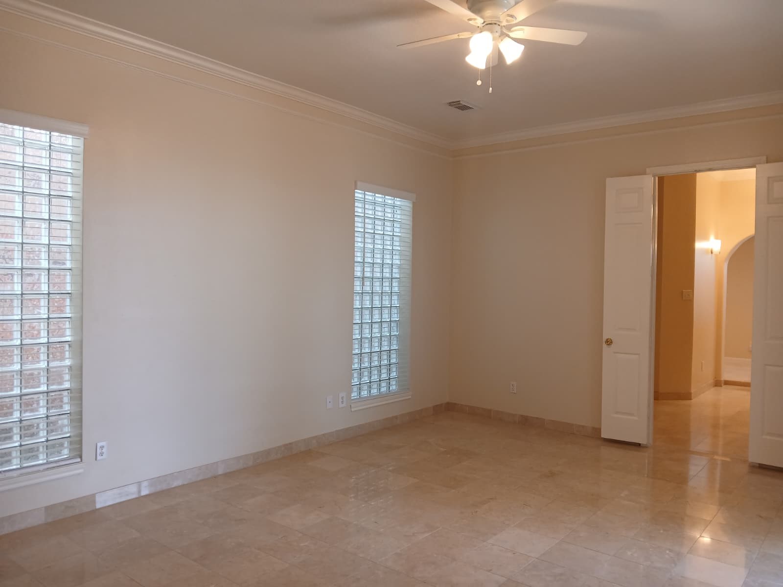 9230 Rouge Circle Houston, TX 77063 - Photo 13 of 19