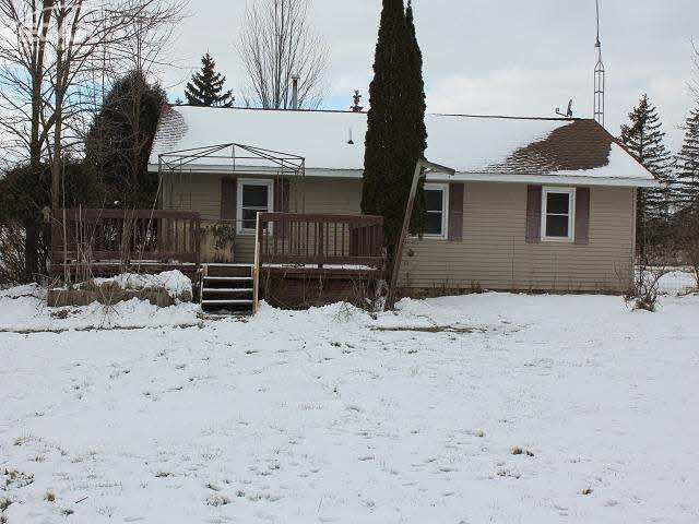 11615 Vernon Road Bancroft, MI 48414 - Photo 15 of 18 20458447-15.JPG