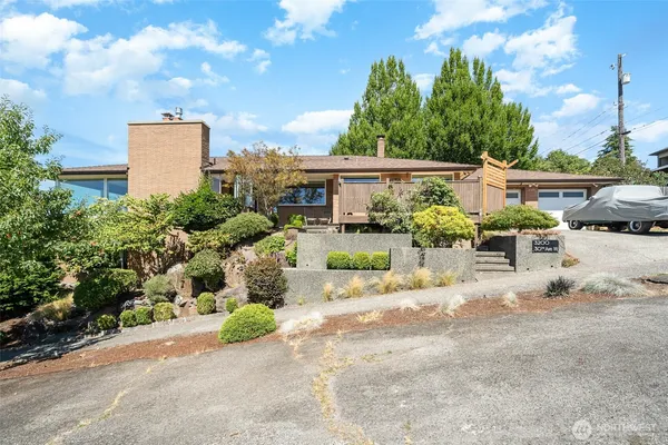 $5,750 | 3200 30th Avenue West, Seattle, WA 98199