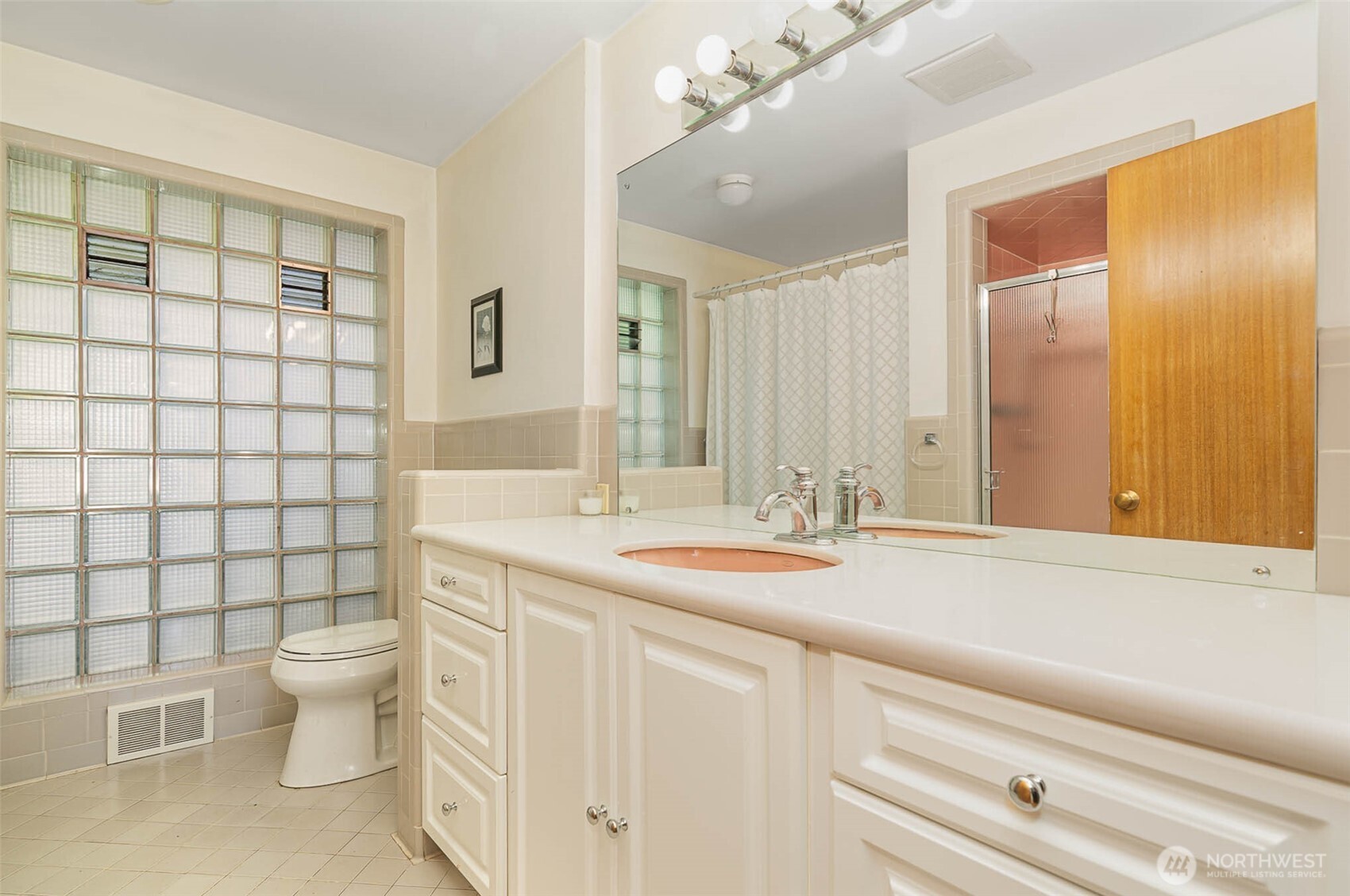 3200 30th Avenue West Seattle, WA 98199 - Photo 19 of 38