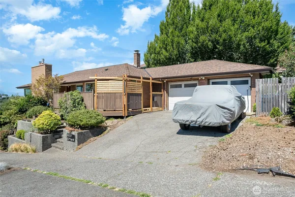 $5,750 | 3200 30th Avenue West, Seattle, WA 98199