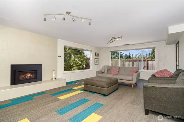 $5,750 | 3200 30th Avenue West, Seattle, WA 98199