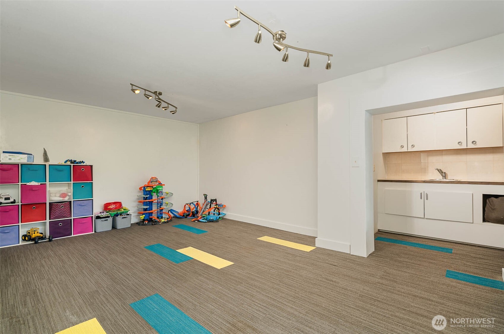 3200 30th Avenue West Seattle, WA 98199 - Photo 29 of 38