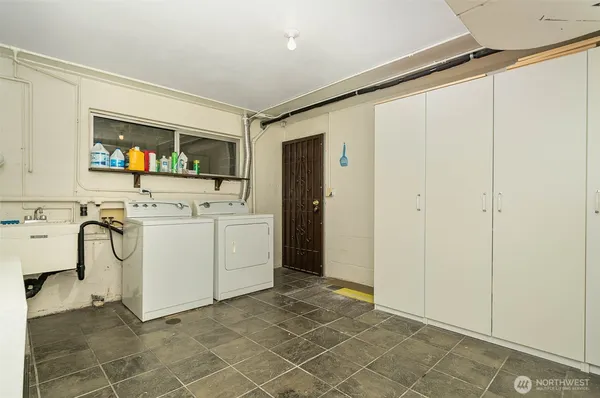 $5,750 | 3200 30th Avenue West, Seattle, WA 98199