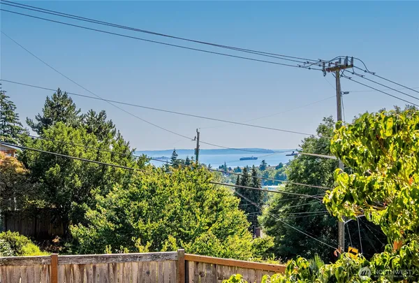 $5,750 | 3200 30th Avenue West, Seattle, WA 98199