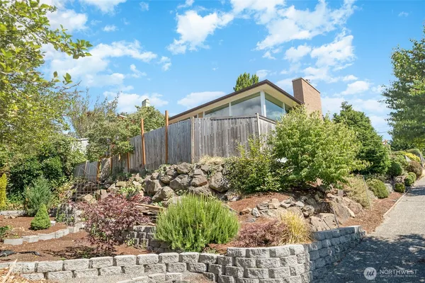$5,750 | 3200 30th Avenue West, Seattle, WA 98199