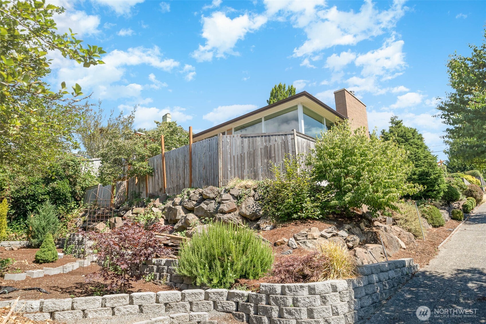 3200 30th Avenue West Seattle, WA 98199 - Photo 5 of 38