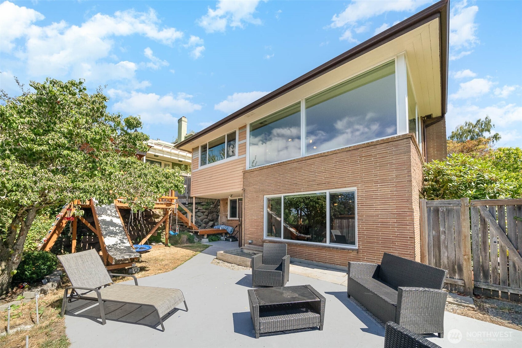 3200 30th Avenue West Seattle, WA 98199 - Photo 6 of 38