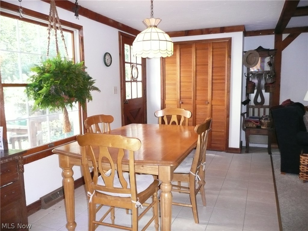 4888 Westbourne Road Cleveland, OH 44124 - Photo 6 of 18 Informal Eating Area.