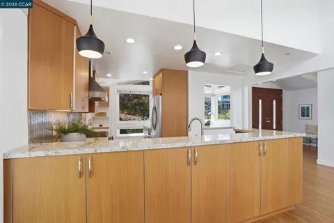 $2,095,000 | 260 Corliss Drive, Moraga, CA 94556