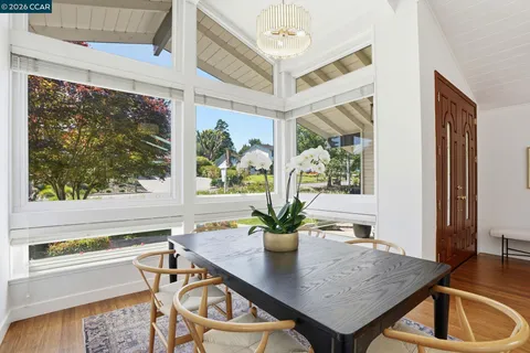 $2,095,000 | 260 Corliss Drive, Moraga, CA 94556