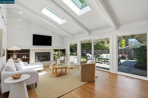 $2,095,000 | 260 Corliss Drive, Moraga, CA 94556