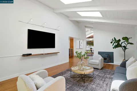 $2,095,000 | 260 Corliss Drive, Moraga, CA 94556