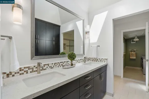 $2,095,000 | 260 Corliss Drive, Moraga, CA 94556