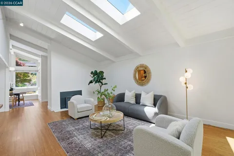 $2,095,000 | 260 Corliss Drive, Moraga, CA 94556