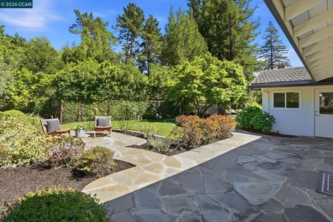 $2,095,000 | 260 Corliss Drive, Moraga, CA 94556