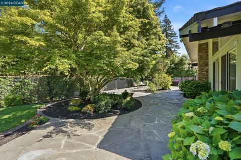 $2,095,000 | 260 Corliss Drive, Moraga, CA 94556