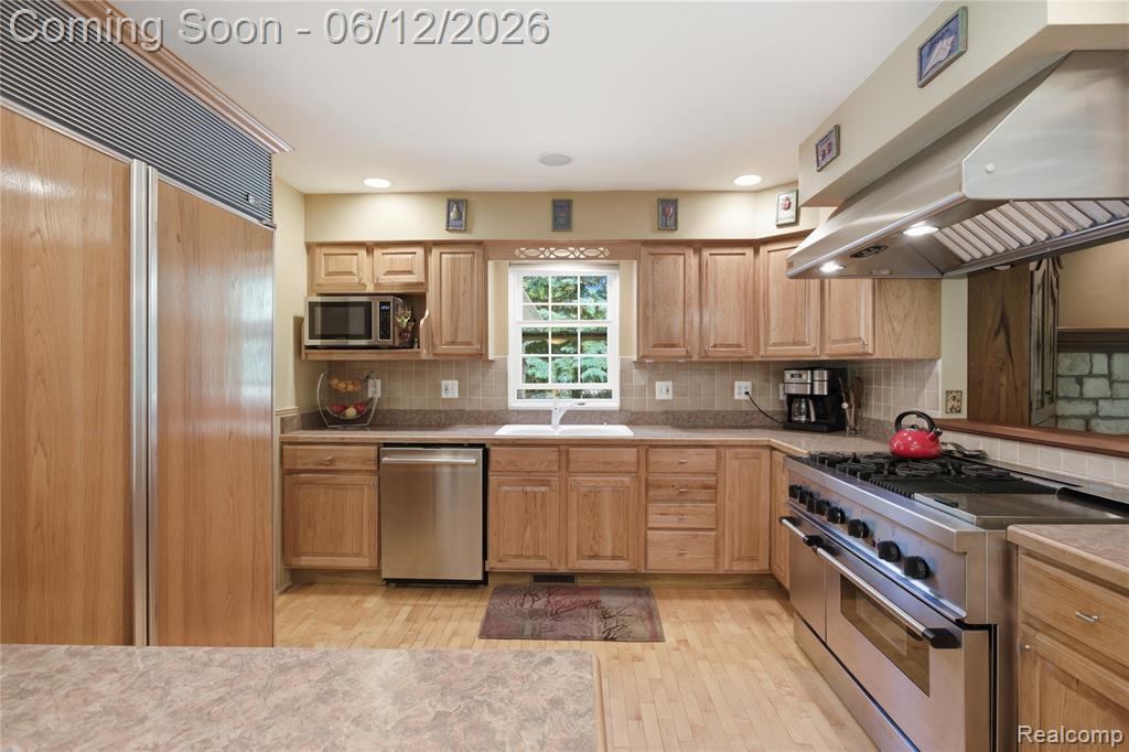 830 Hemingway Road Lake Orion, MI 48362 - Photo 13 of 70
