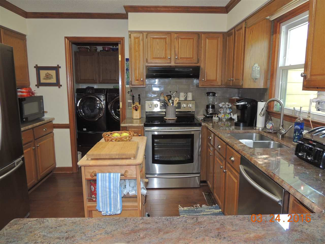 GRANITE COUNTERTOPS ONLY A COUPLE OF YEARS OLD KITCHEN